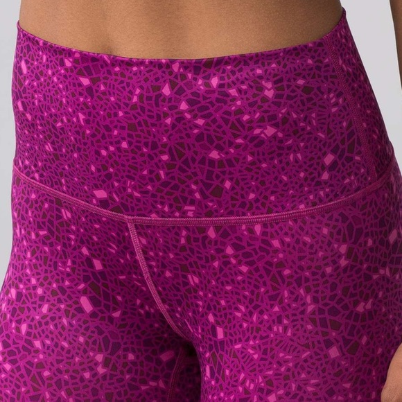 lululemon athletica Pants - Lululemon High Rise Times 25” Pant Bra Set sz 6 Luxtreme Paradise Geo Regal Plum